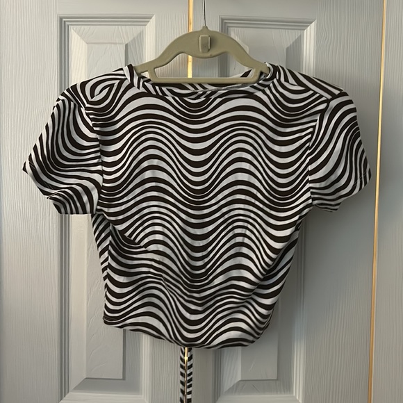 Trendy Cropped top - Picture 2 of 2